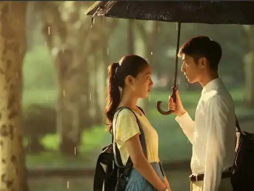 一宿舍4名女大学生同时被甩,情绪崩溃,阿姨倒追男生没好下场