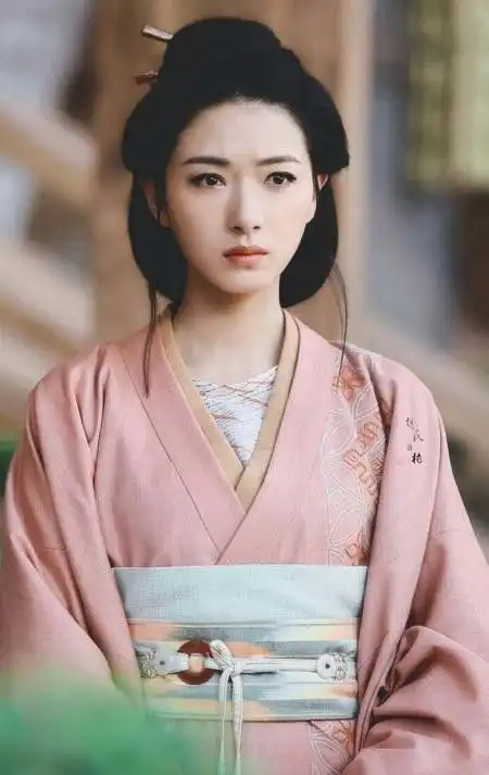乘风破浪的姐姐万茜,罕见长发造型曝光,怀孕五个月容貌绝美
