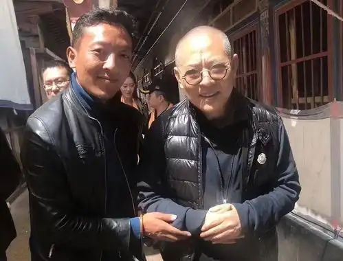 直到看了62岁利智的小动作,才醒悟明白,这一回李连杰赢了赌王
