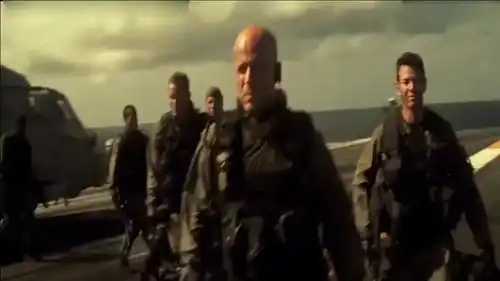 豆瓣高分战争片特种兵夹缝中护70位难民,人道主义与战火的较量