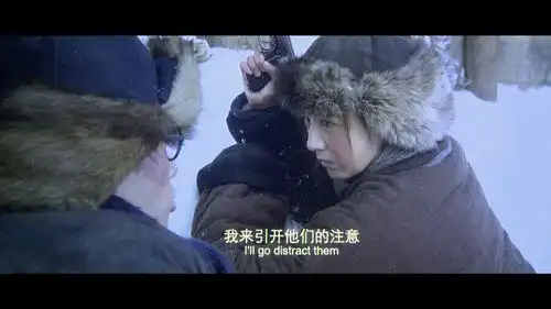 徐克智取威虎山里,怎么感觉高波和白茹有段情呢
