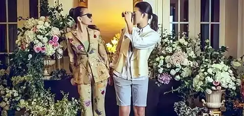 霍尊跟妈妈的婚纱照被曝光,网友看完直呼欣赏不了,妥妥的妈宝男
