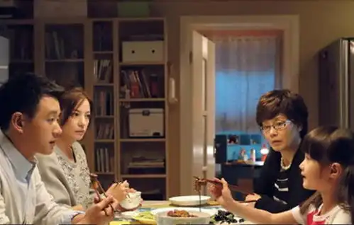 老人帮忙带娃时就会明白,孙子和外孙,到底有多大区别
