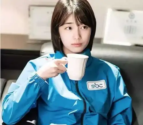 一夜之间,身边的女生都换了这几款短发,火了火了
