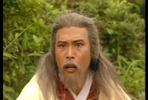 射雕英雄传中,裘千仞的实力如何与五绝相比差距有多大
