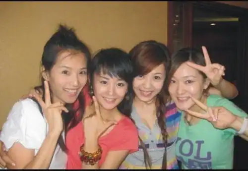 同样凭借新还珠受关注,赵丽颖已成一线,她已经拍了10年烂片