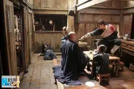 武侠曝甄子丹断臂舞刀剧照王羽1块钱复出
