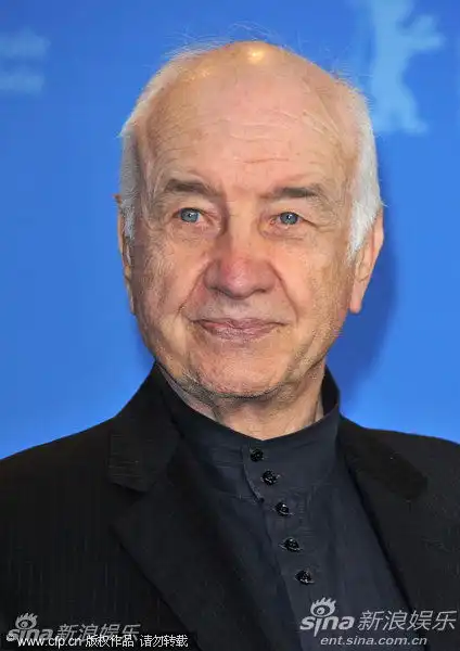 高清组图阿明缪勒斯塔尔现身被授予终身成就奖
