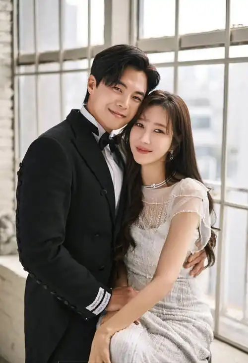 顶楼3秀莲洛根李订婚照,穿长裙配烫发好韩范,又成直男斩