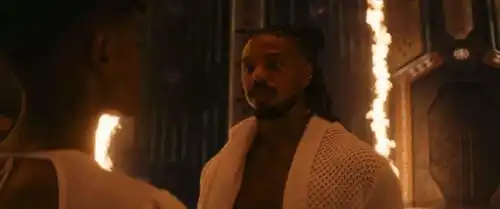 黑豹2说,女英雄再强也输给爹味血统论