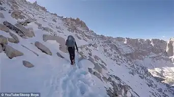美三名背包客穿越太平洋屋脊步道带你领略美景
