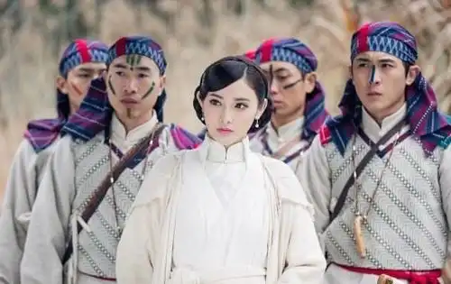 又一甜宠剧来袭,冯绍峰搭档小12岁高颜值女主,又是熬夜必追的剧