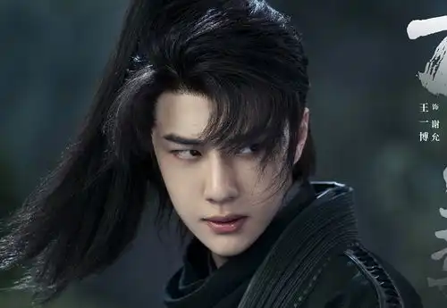 有翡发布剧照,赵丽颖红衣最显侠骨柔情,王一博张张气质不同
