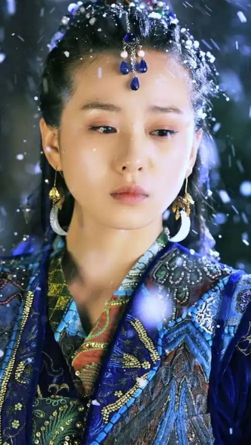 古装剧中戴耳环的女明星杨幂娇俏可人,baby美出新高度