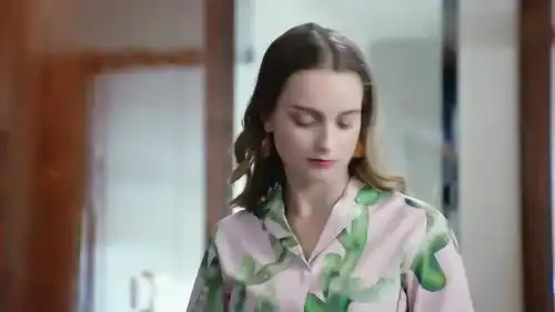 倾城时光渣男总裁威胁美女,美女一招制敌,威武霸气
