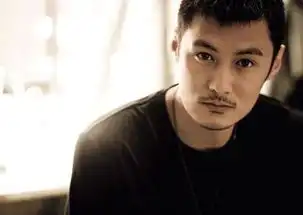 余文乐儿子首晒照,网友头文字d的男神都在晒娃,我还在单身