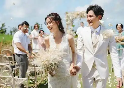 tvb花旦新戏开拍,搭档陈豪和萧正楠,直言有五位型男献殷勤