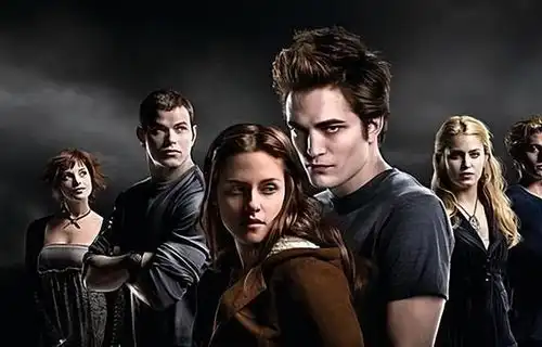 探究电影暮光之城中,吸血鬼文化在好莱坞电影中的传承与创新
