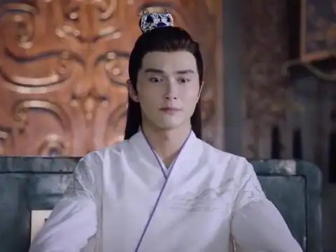 三生三世枕上书小九见君上一时忘记行礼,叶将军急忙提醒