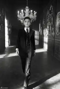 范冰冰旧照曝光与昔日情人黄觉机场当众搂抱很恩爱