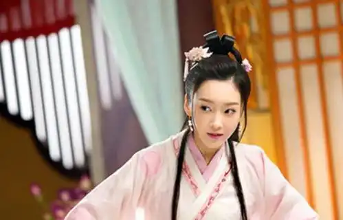 娱乐圈中撞脸的明星,佟丽娅和董璇不算啥,看到宣璐我惊呆了