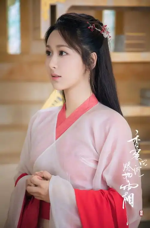 杨紫确认出席金鹰节颁奖典礼,让我们一起来期待水神的表现吧
