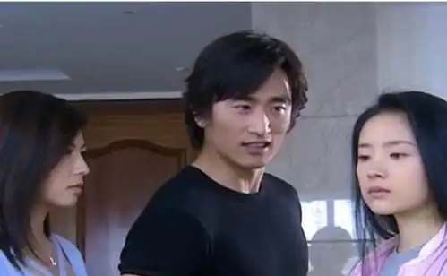 52岁复出帅到没朋友,三十年越老越帅,他儿子颜值却一言难尽
