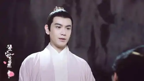 三生三世折颜总喜欢去青丘闲逛除了关心之外,他还惦记一个人