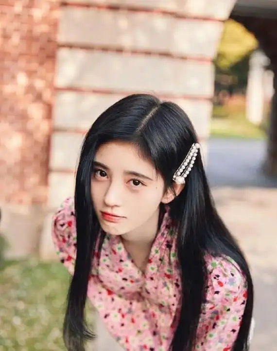 创4助演嘉宾路透造型曝光,鞠婧祎温婉动人,化身绿色精灵