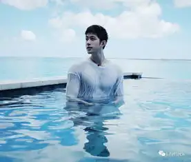 陈学冬脱衣秀腹肌,网友难怪郭敬明那么宠他
