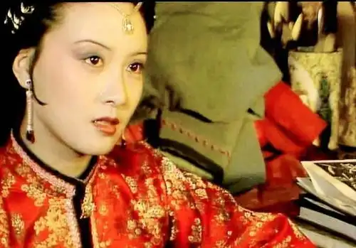 你以为奴才都是低眉顺眼贾府三小姐探春都被她欺负成这样了