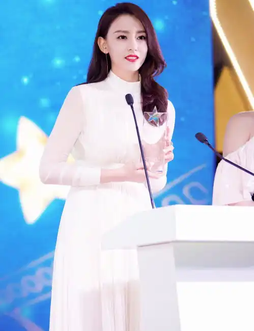 她是张翰的妹妹,在剧中苦恋胡歌而不得,简直美若天仙