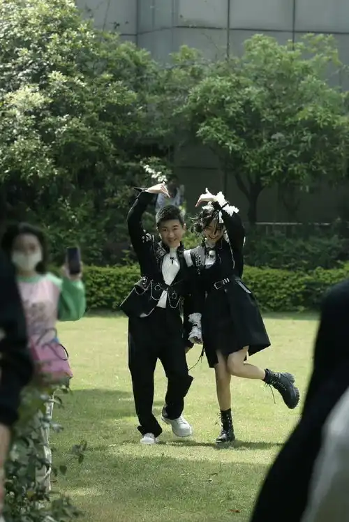 组图奔跑吧宫廷风造型路透释出杨颖张大大比心合影欢乐多