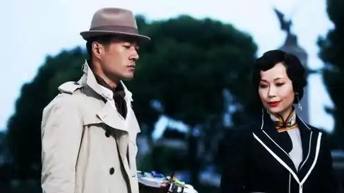 他是年薪百万的大佬,被胡歌叫去救场拍戏,却造就了经典片段
