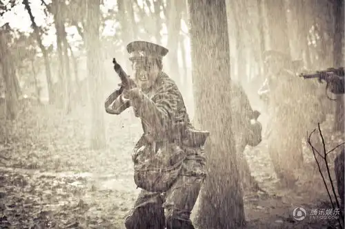 刘韦伯曝少帅剧照战地咆哮风迸发荷尔蒙
