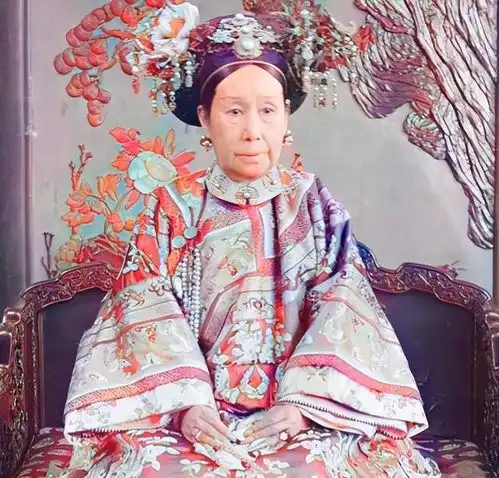 慈禧晚年,深夜召一名俊秀戏子入宫,第二天被抬出宫,已奄奄一息