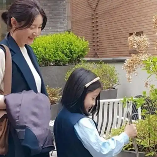 50岁李英爱复出,憧憬3万亿韩元滚滚来,18年前大长今尚能饭否
