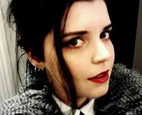 女孩称有外星人基因,还可星际旅行
