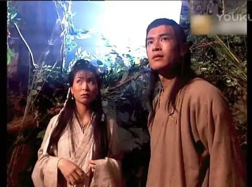 神雕侠侣穿帮古天乐扮演的杨过拿电灯泡当火折子,有意思