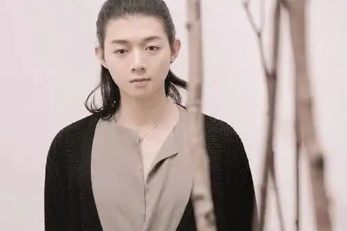 霍尊宣布退圈后续妈妈得抑郁症,朋友失业,陈露是被坏人利用了