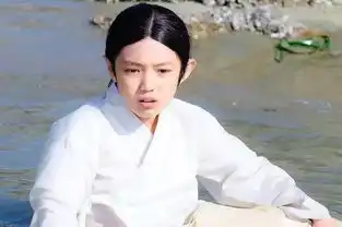 你的眼睛蓝色的一面海
