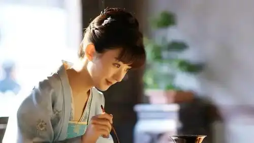 赵丽颖带儿子和父母聚餐,5岁的想想长势喜人,三代同框很是温馨
