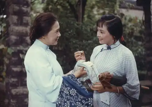 雷雨鲁侍萍一个贫穷貌美又清高的女人会度过怎样的一生
