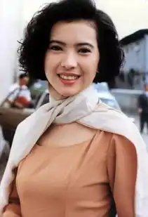 她曾与张曼玉齐名,却经历性侵自杀,后流落街头
