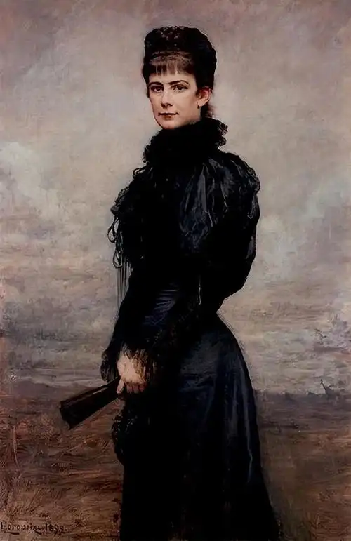 茜茜公主的疯狂美容束腰到40.5厘米,脸敷带血牛肉,橄榄油泡澡
