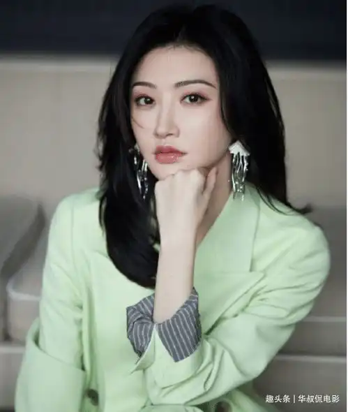 司藤宣传活动,景甜张彬彬按唇杀甜度爆炸,网友直言羡慕