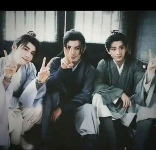 古茗和莲花楼剧方联名,粉丝不满三人的图案,要求出成毅单人的
