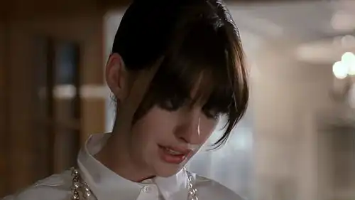 穿普拉达的女王生活就这么残酷,被踢出局分分钟爱情