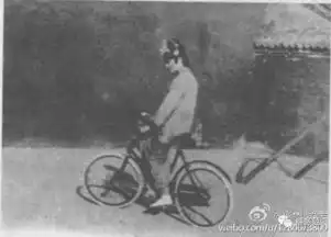 末代皇帝溥仪才是时尚icon穿英式西服戴蔡司眼镜开别克老爷车
