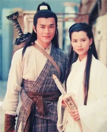 时隔45天李若彤再更博晒甜品照,少女感满满,年龄成迷